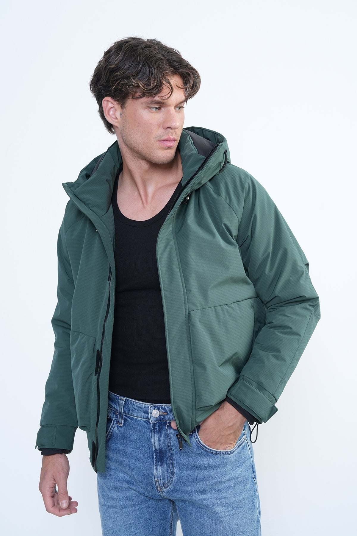 GREEN